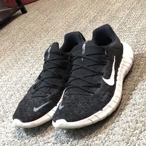 Lightly used SUPER COMFORTABLE nike free 5.0